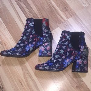 Block heel boots
